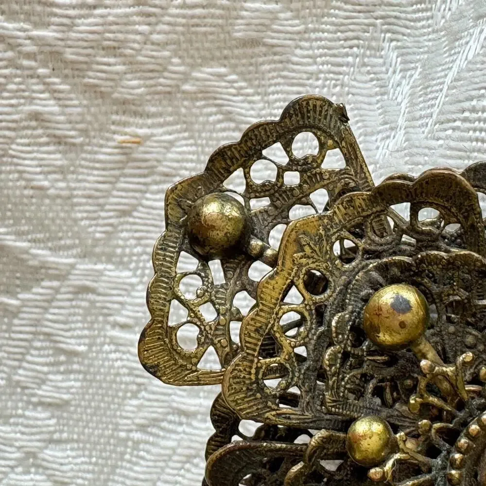 Vintage New England Glassworks Large 2.75” Fur Scarf Clip Deco Filigree 1920’s